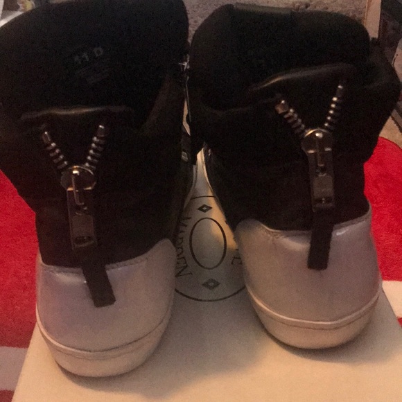 Steve Madden Graves - Picture 3 of 3